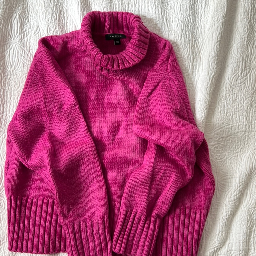 Anne Taylor size s turtle neck sweater in magenta